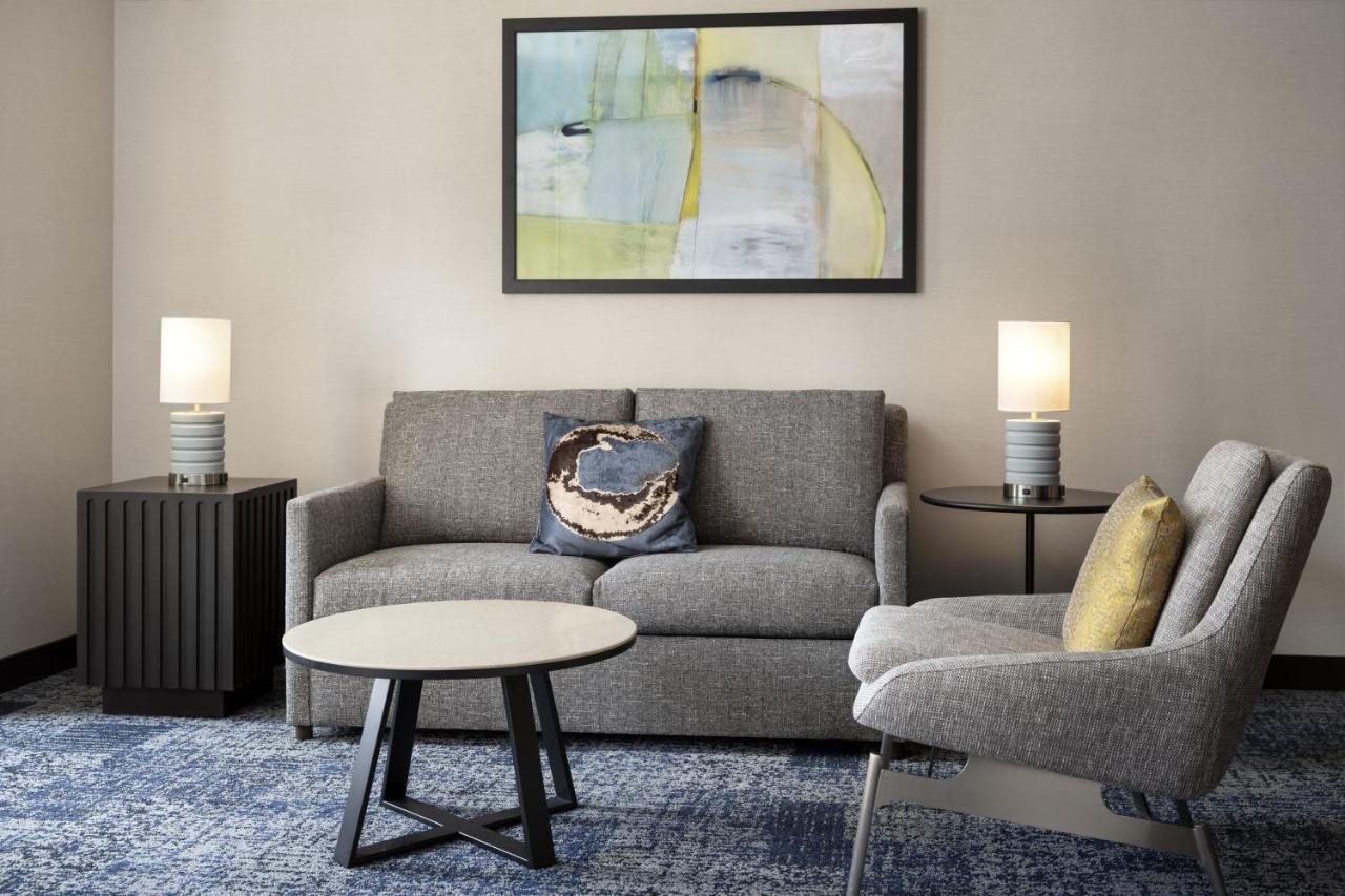 Deluxe King Room with Sofa Bed at Courtyard Los Angeles L.A. LIVE