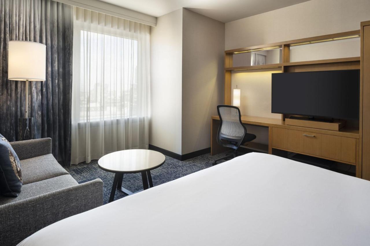 King Room with Sofa Bed at Courtyard Los Angeles L.A. LIVE