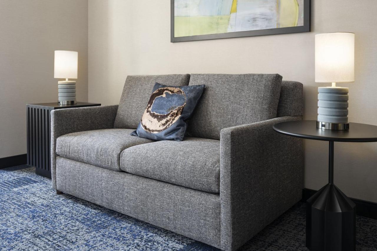 King Room with Sofa Bed at Courtyard Los Angeles L.A. LIVE