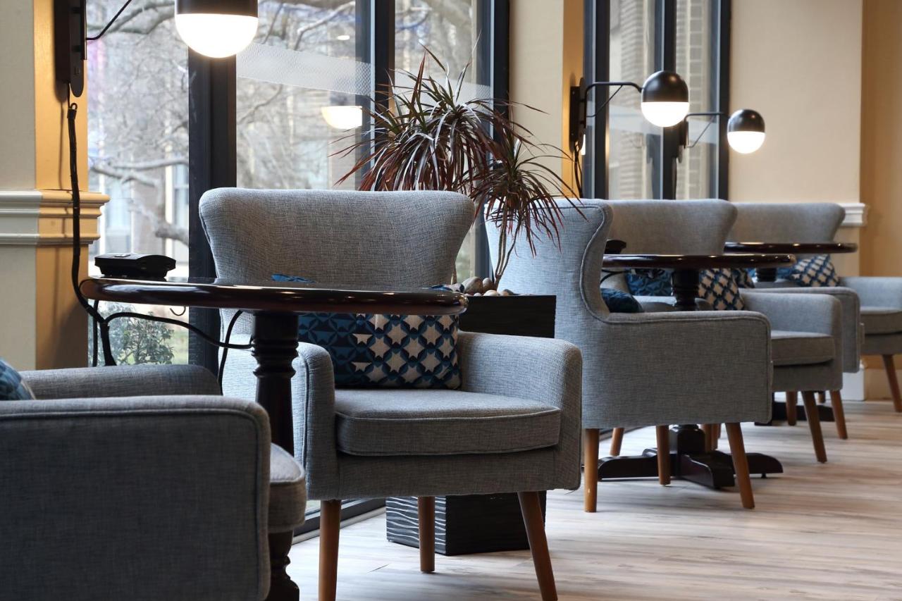 | Four Points by Sheraton Wakefield Boston Hotel & Conference Center