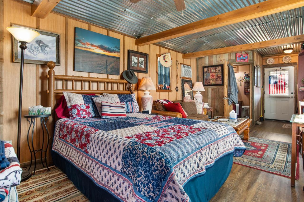| Artesia Hilltop Cabin