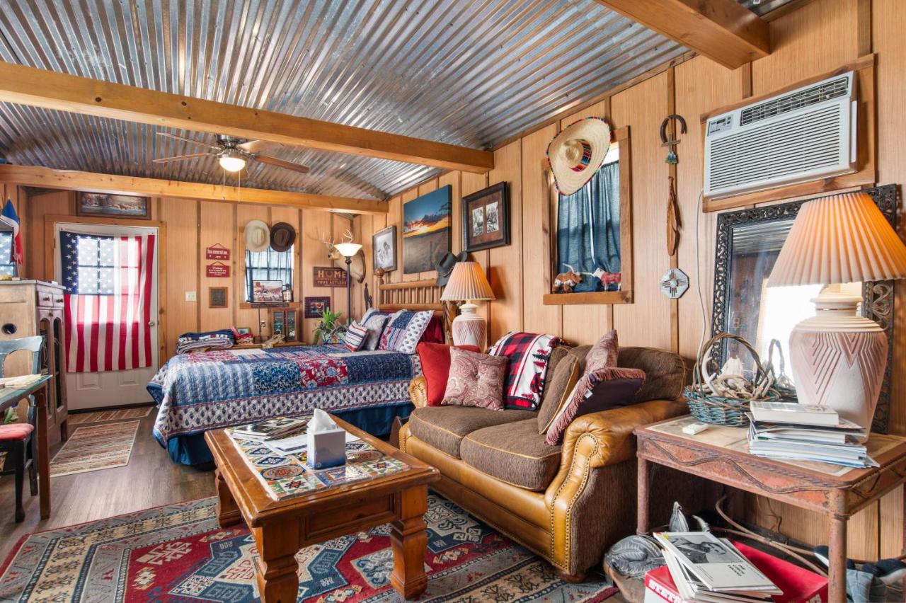 | Artesia Hilltop Cabin