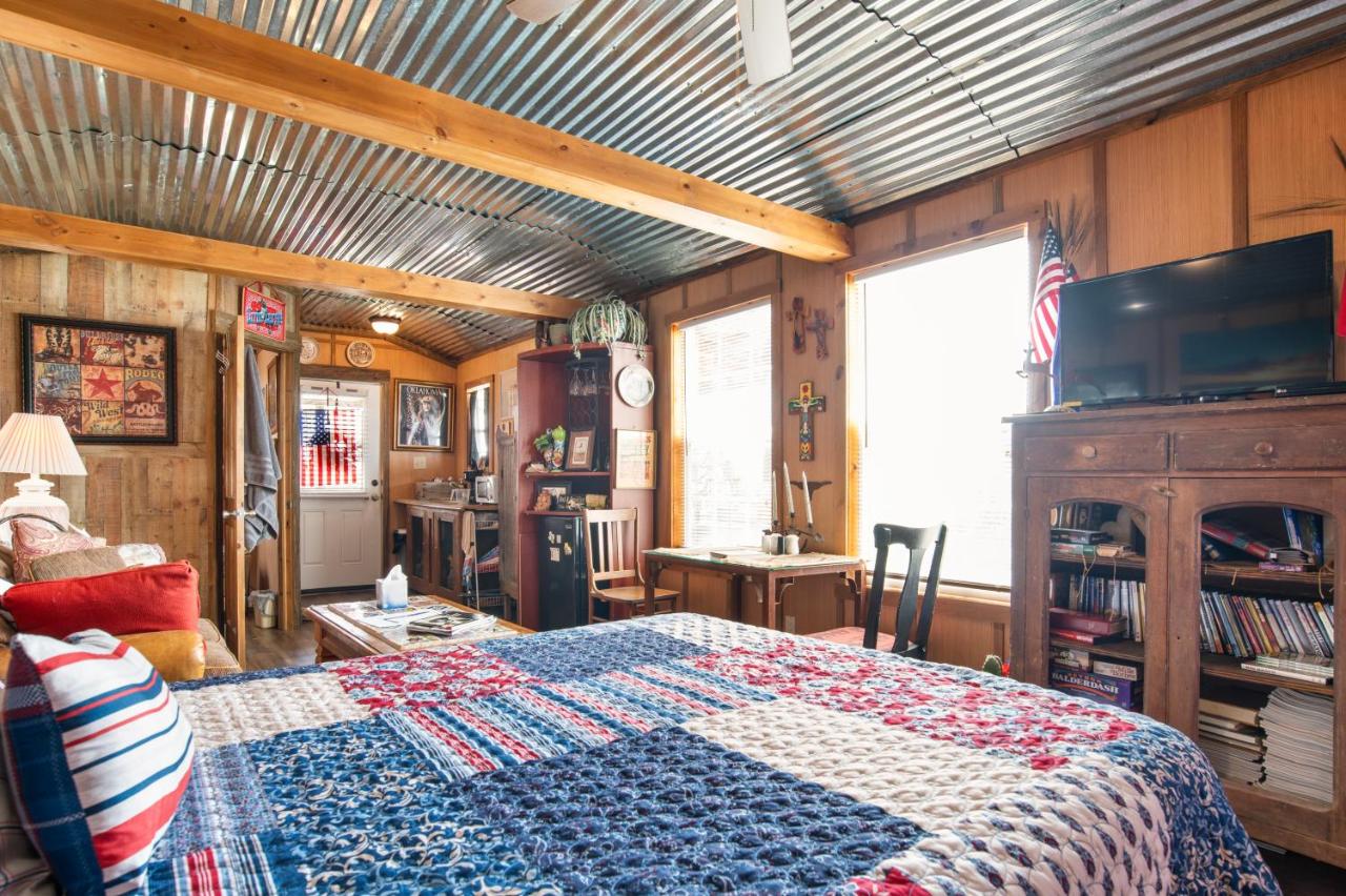 | Artesia Hilltop Cabin