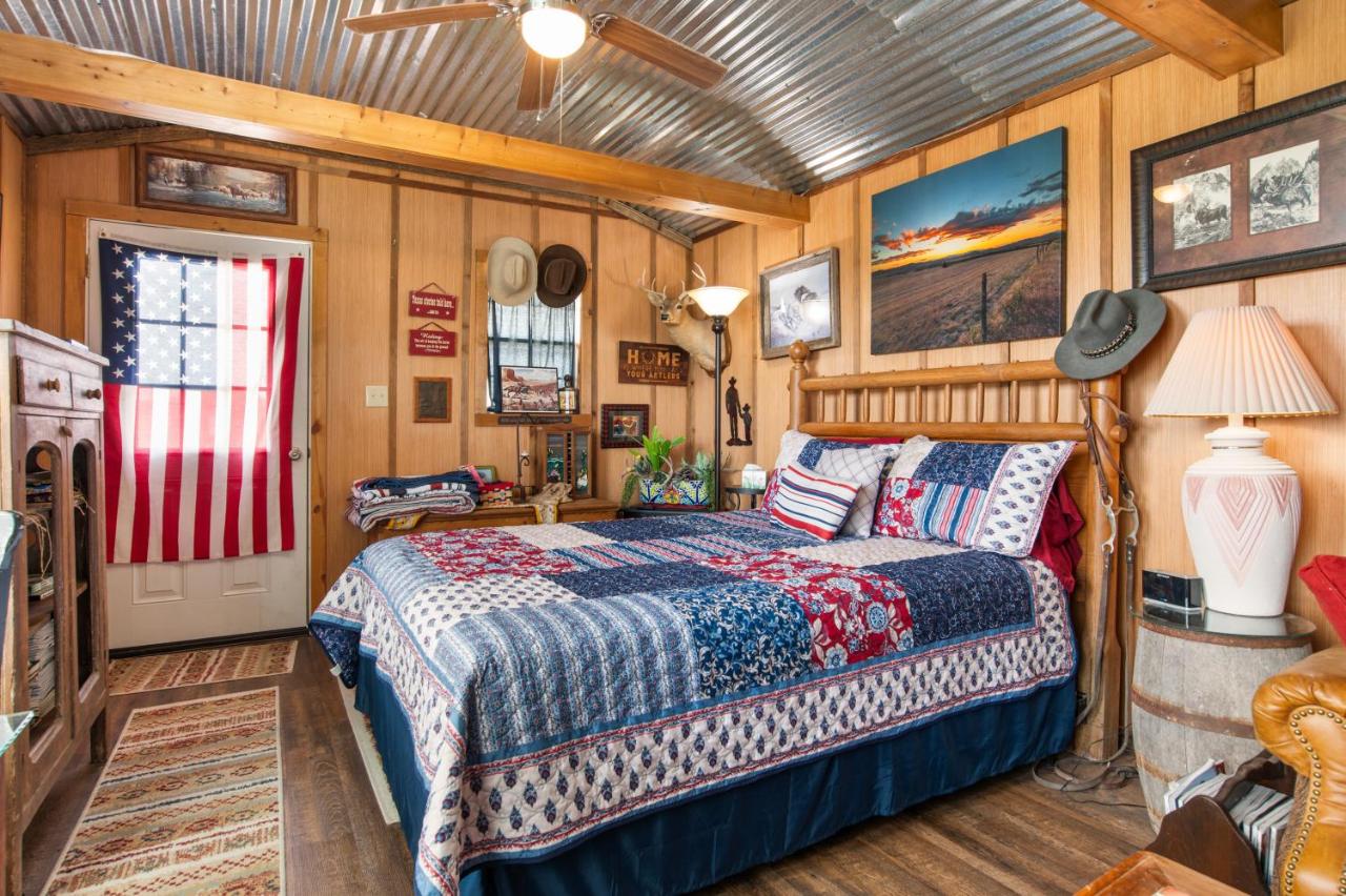 | Artesia Hilltop Cabin