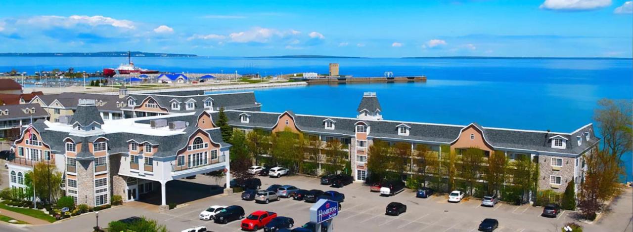 | Hamilton Inn Select Beachfront