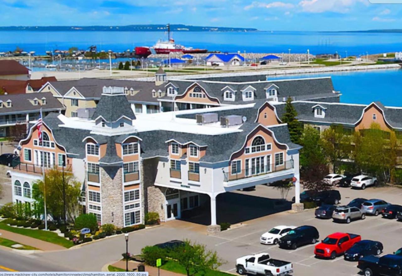 | Hamilton Inn Select Beachfront