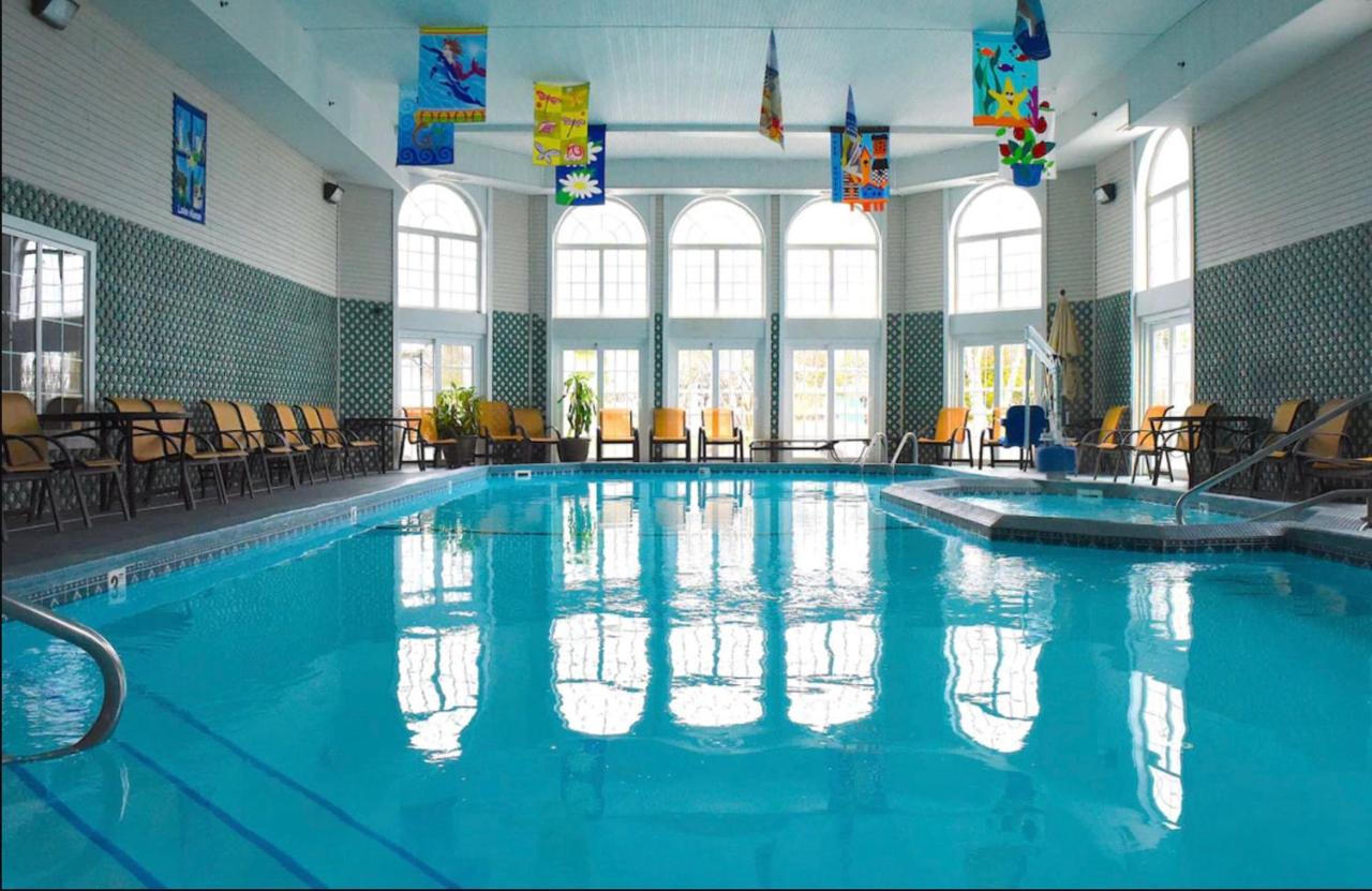 | Hamilton Inn Select Beachfront