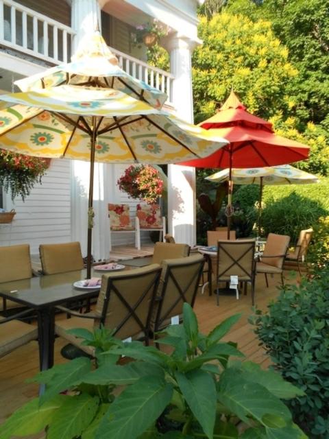 | House of 1833 Bed and Breakfast
