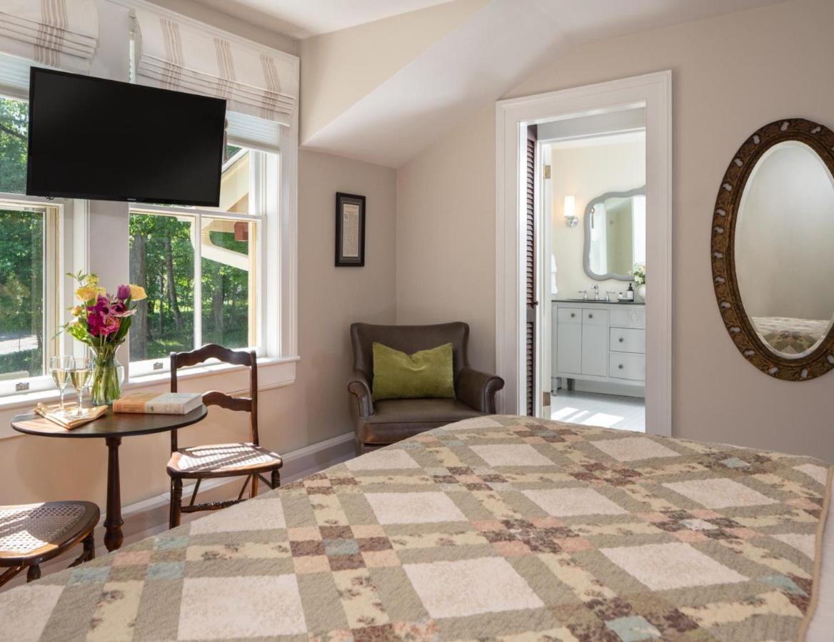 | Landmark Inn