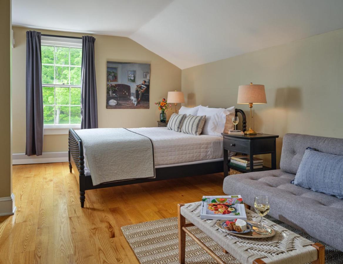 | Landmark Inn