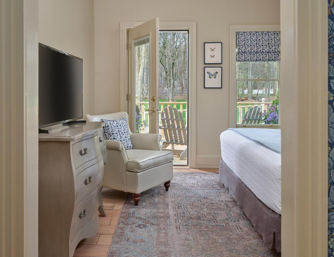 | Landmark Inn