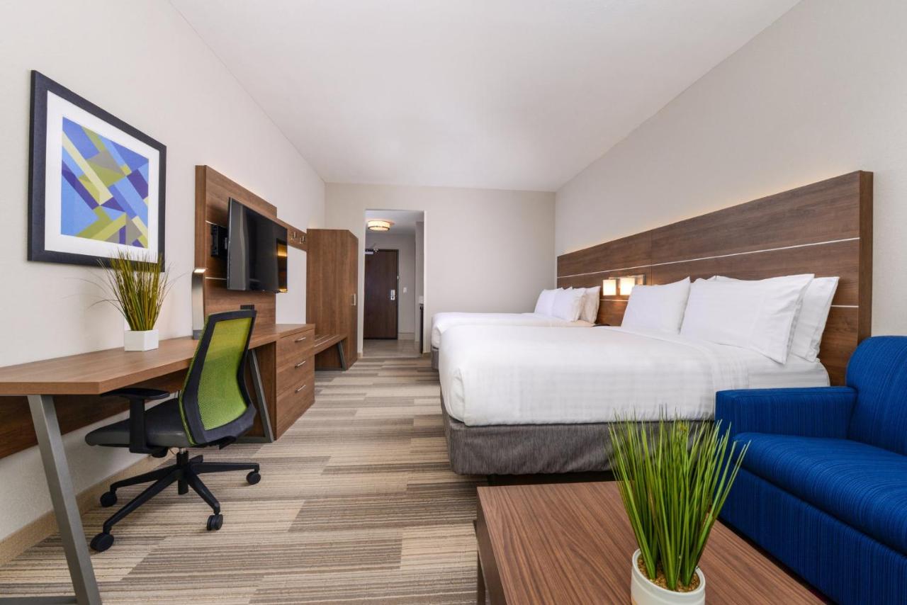 | Holiday Inn Express & Suites St. Petersburg - Madeira Beach, an IHG Hotel