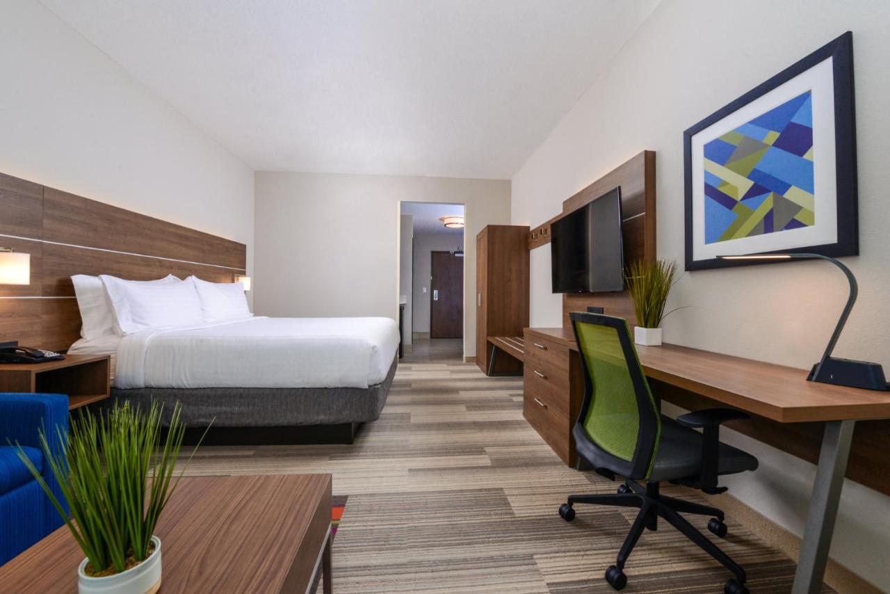 King Suite - Non-Smoking at Holiday Inn Express & Suites St. Petersburg - Madeira Beach by IHG