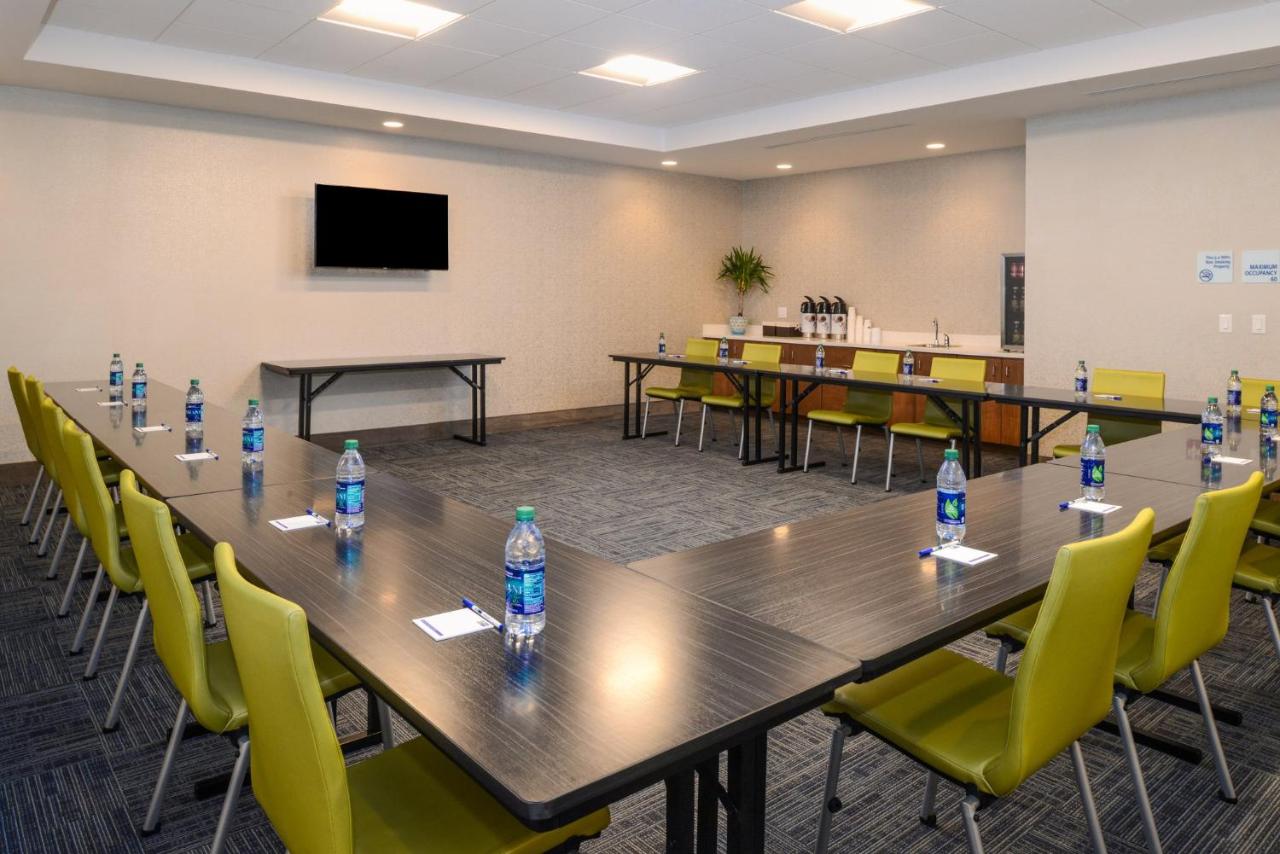 | Holiday Inn Express & Suites St. Petersburg - Madeira Beach, an IHG Hotel