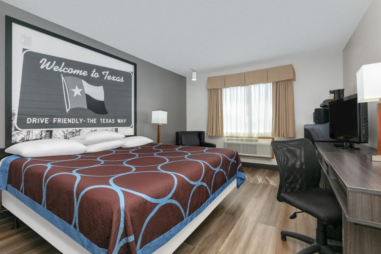 Business King Room - Non-Smoking at Super 8 by Wyndham Grapevine/DFW Airport Northwest