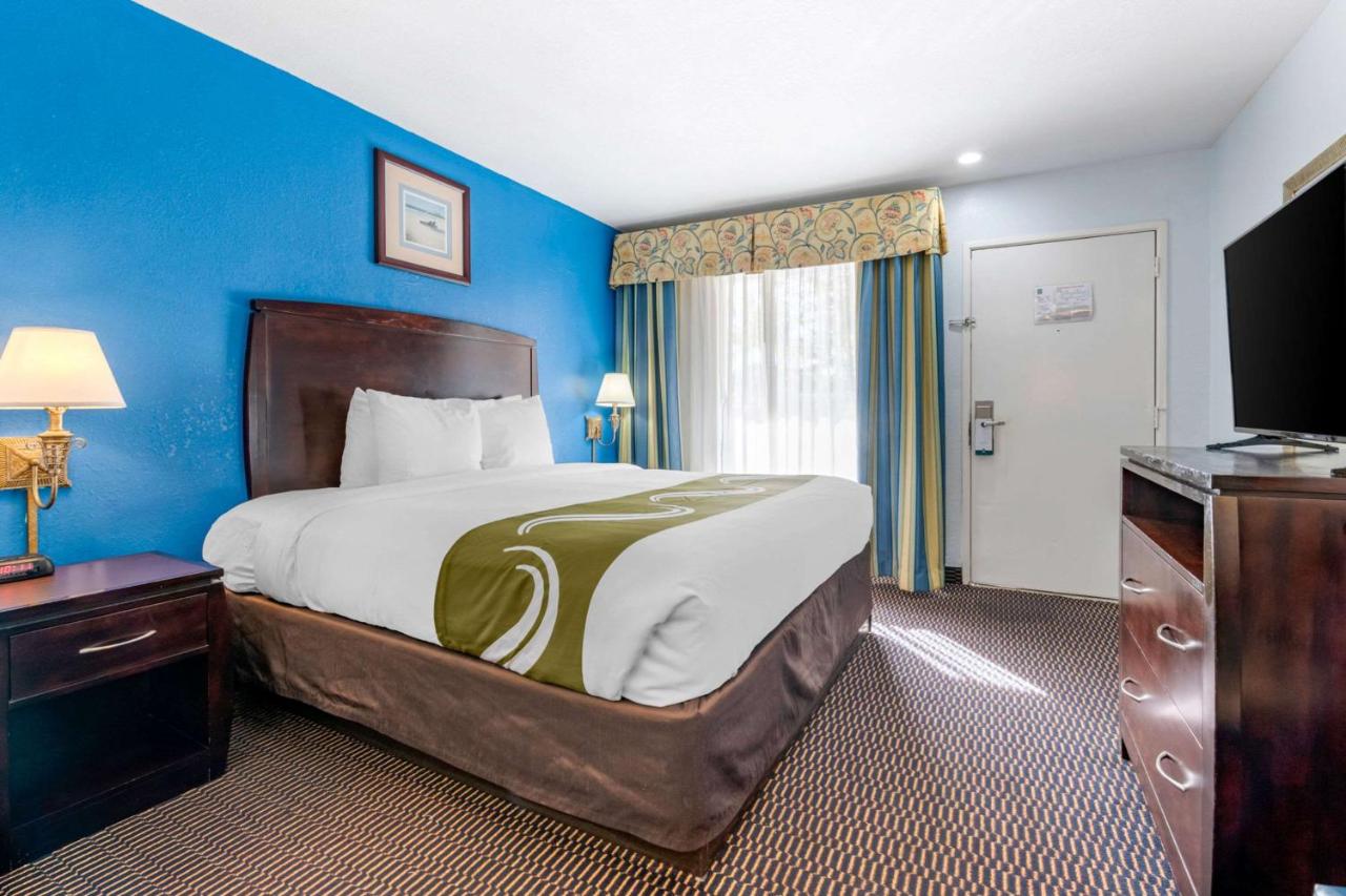 King Room - Non-Smoking at Quality Inn Sarasota North Near Lido Key Beach