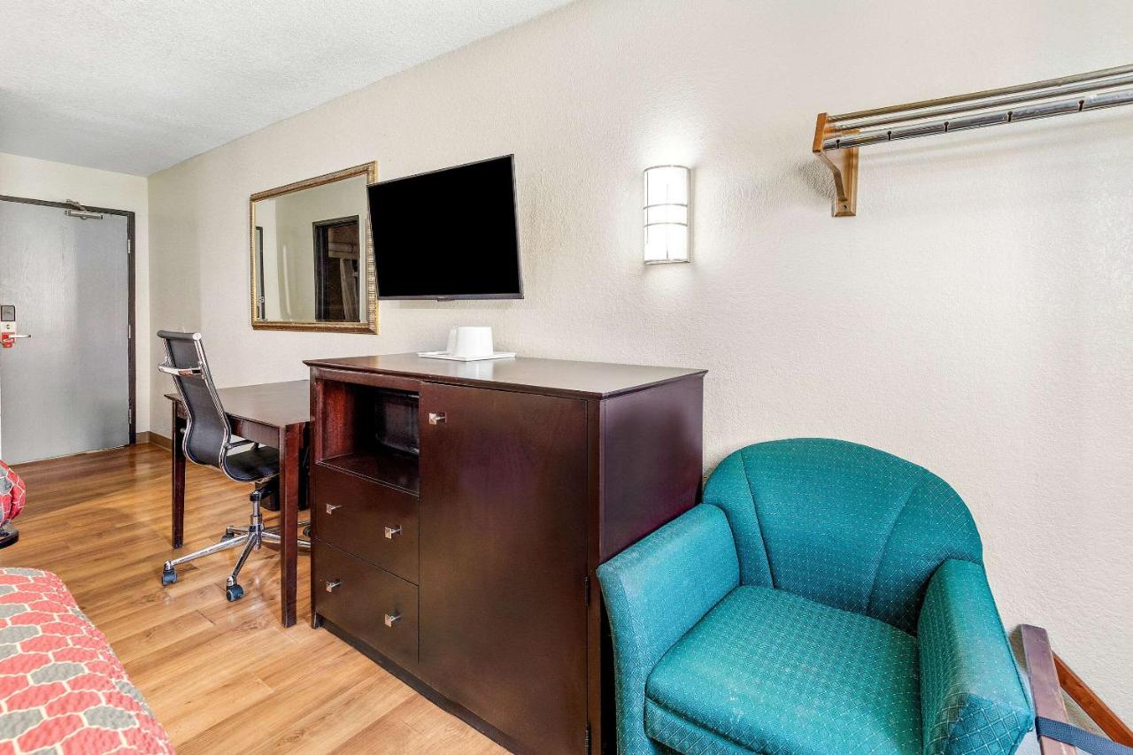  | Econo Lodge Akron