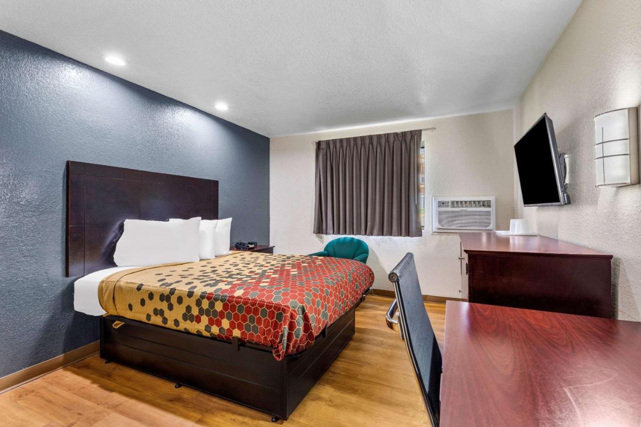 | Econo Lodge Akron