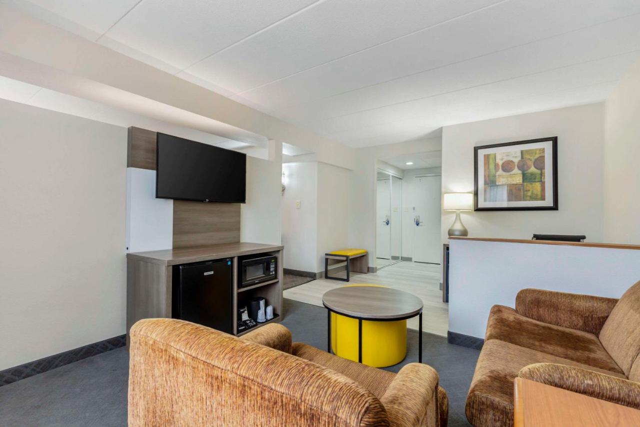 King Suite - Non-Smoking at Comfort Inn Herndon - Reston