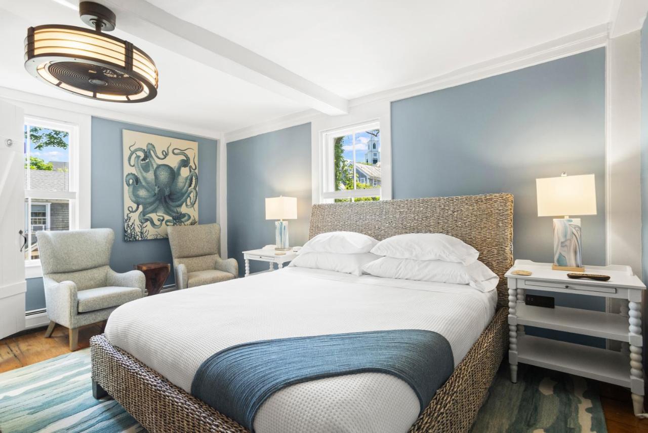 | Carlisle House Inn