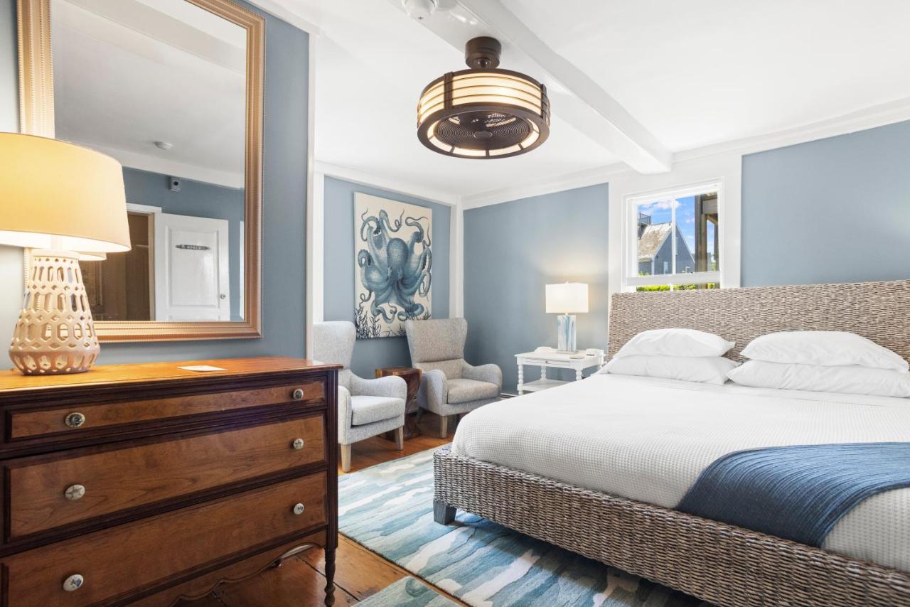 | Carlisle House Inn