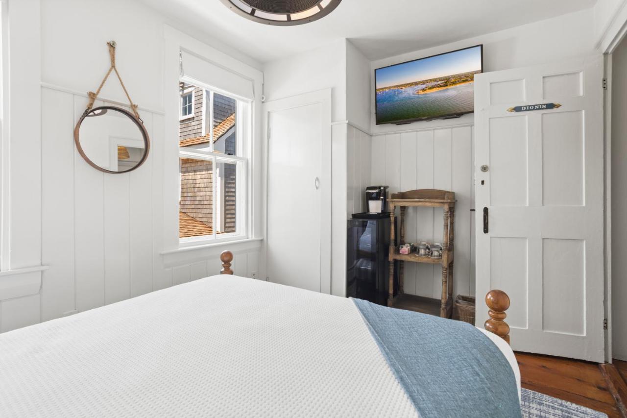 | Carlisle House Inn