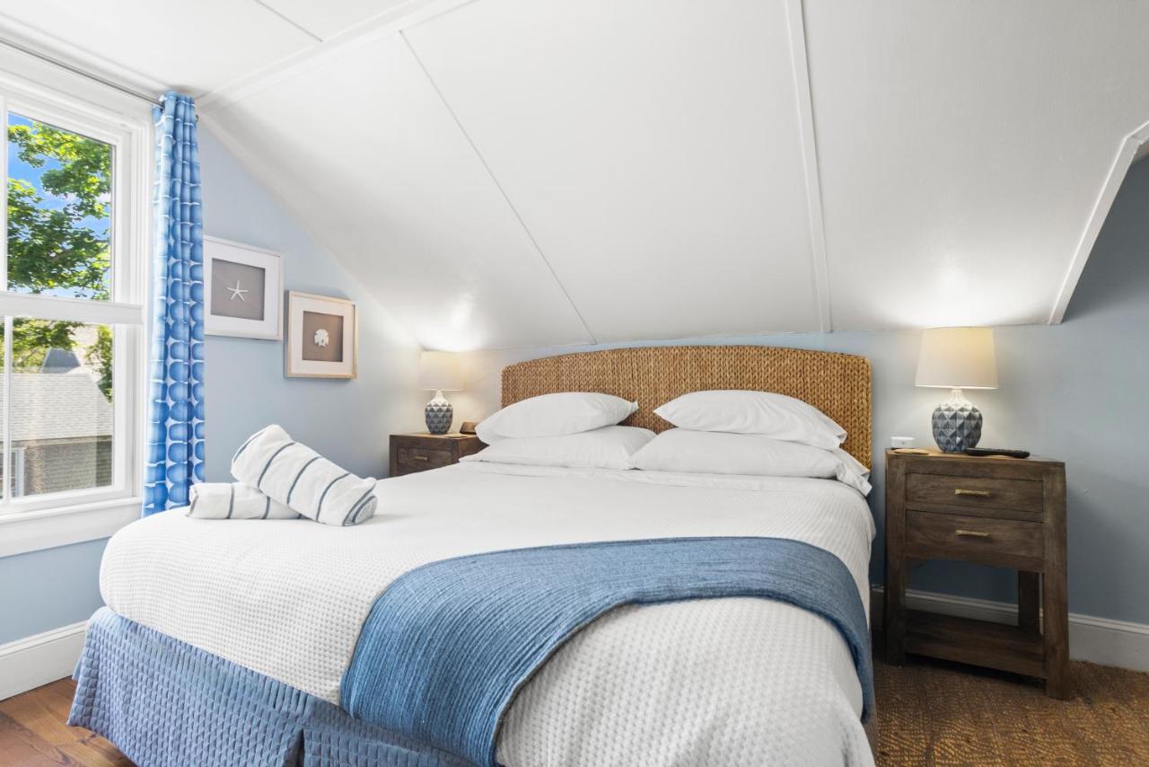 | Carlisle House Inn