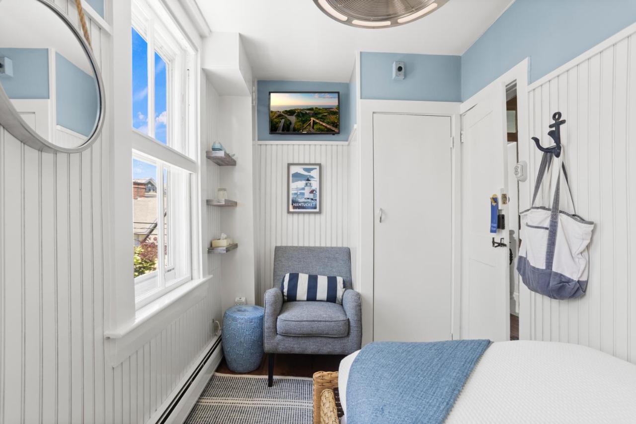 | Carlisle House Inn