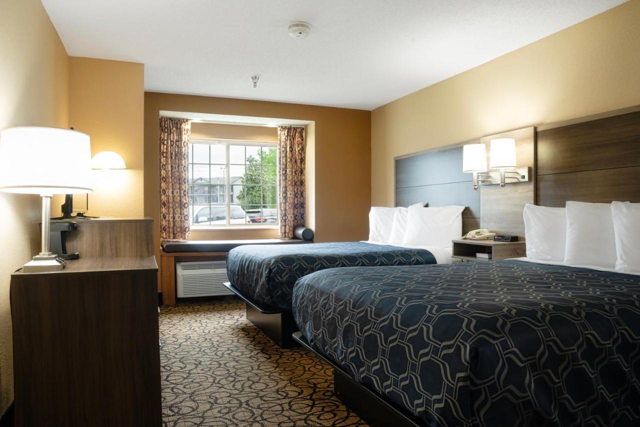Queen Room with Two Queen Beds at Guest Inn Pigeon Forge