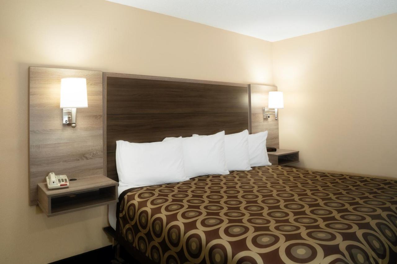 King Room at Guest Inn Pigeon Forge