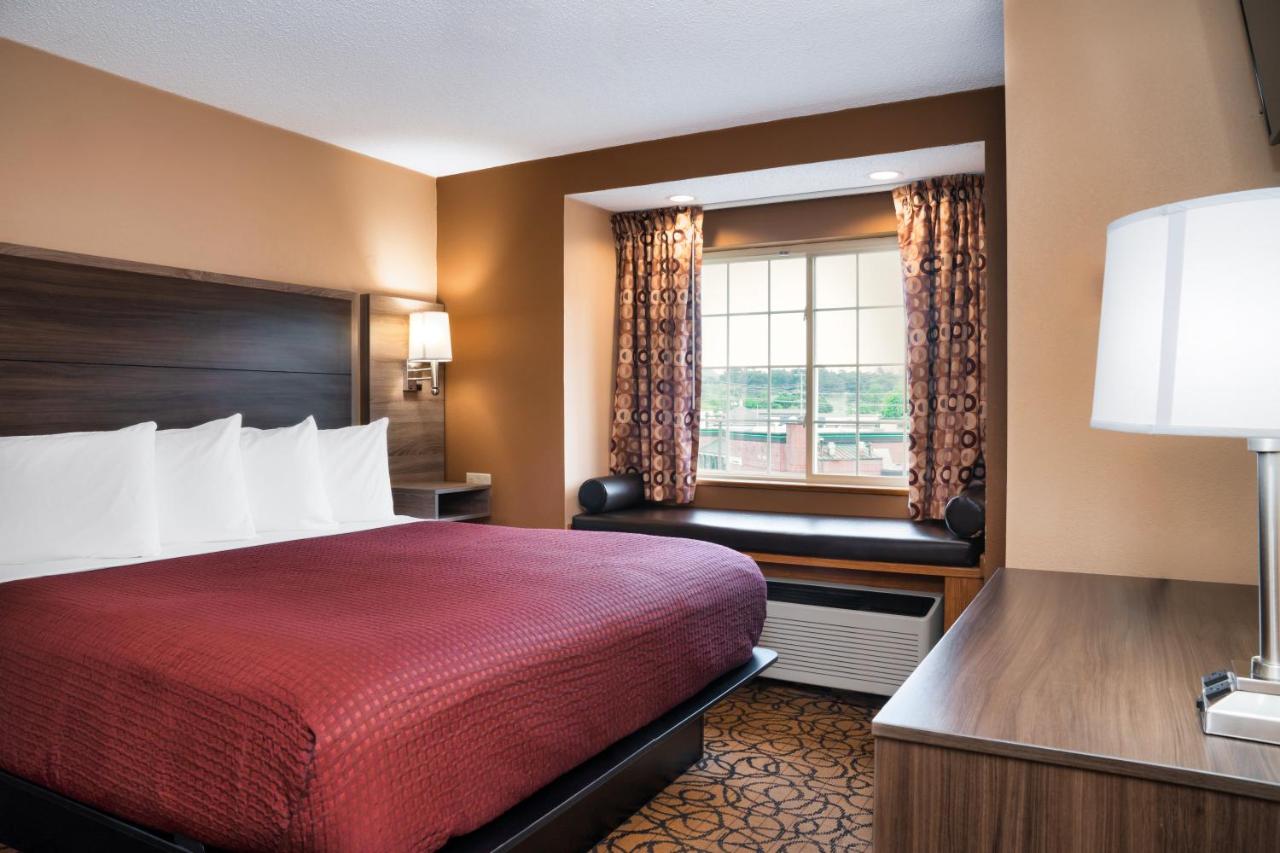 King Room at Guest Inn Pigeon Forge