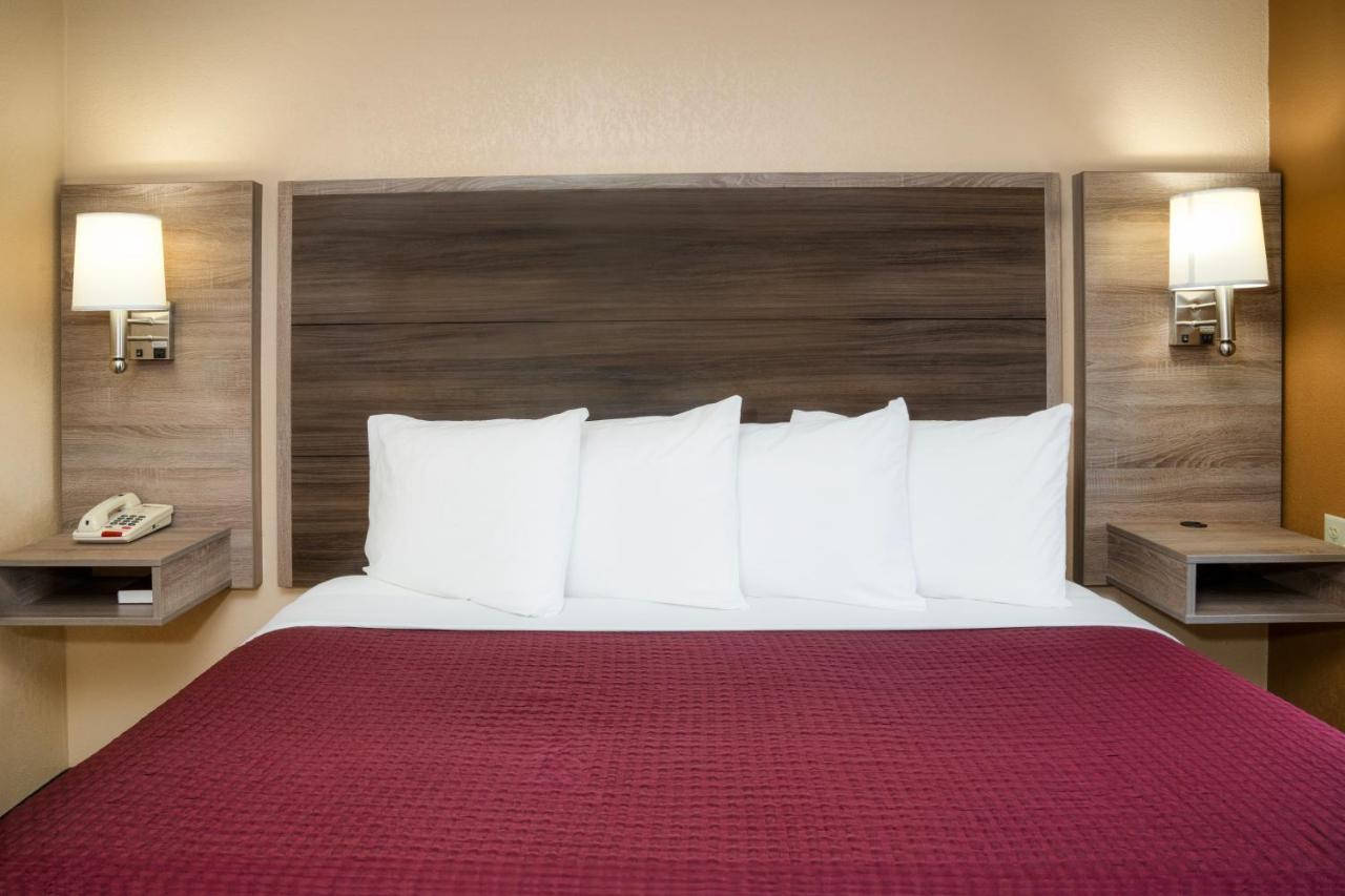 King Room at Guest Inn Pigeon Forge