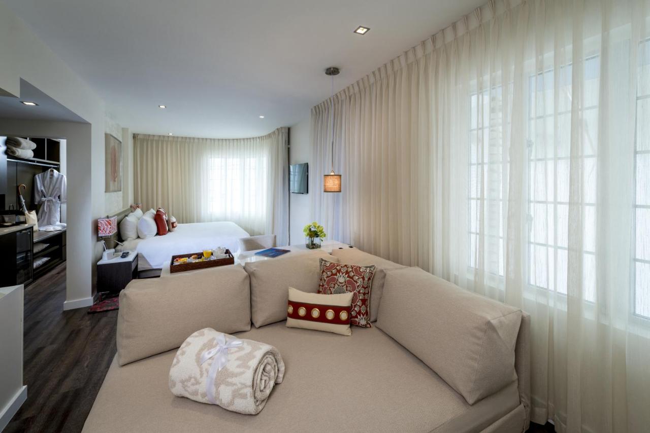 Superior Deluxe Suite at The Marlin Hotel
