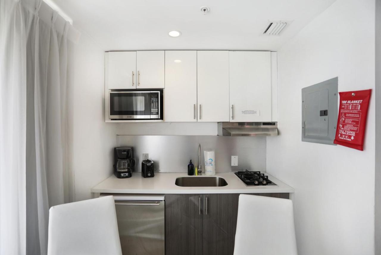 Premium Family One-Bedroom Suite with Kitchen at Hotel Belleza
