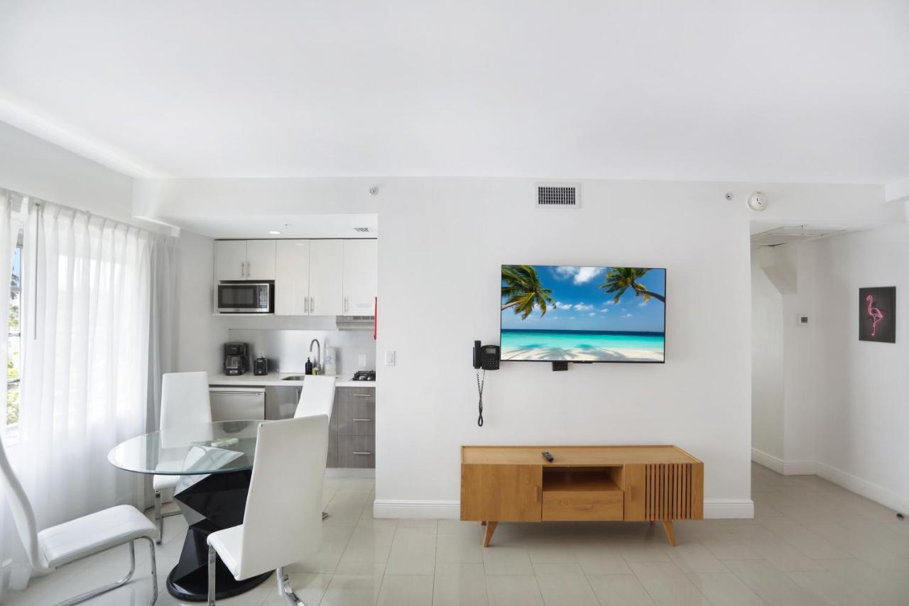Premium Family One-Bedroom Suite with Kitchen at Hotel Belleza