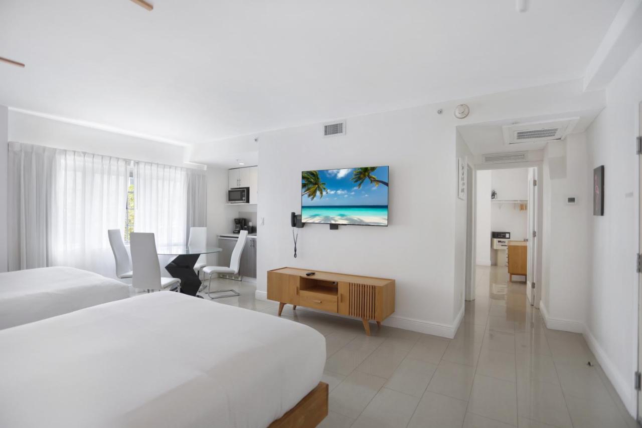 Premium Family One-Bedroom Suite with Kitchen at Hotel Belleza