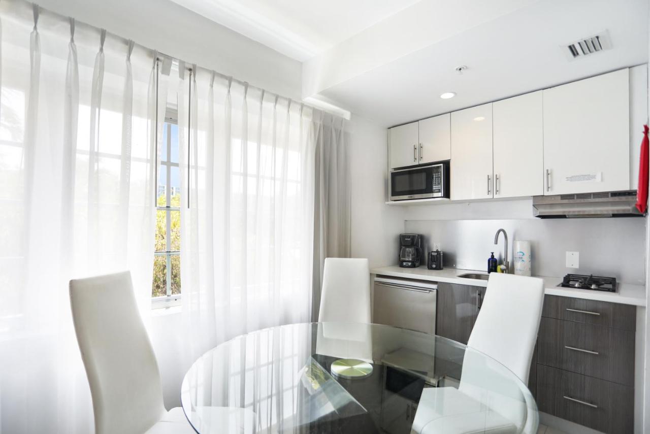 Premium Family One-Bedroom Suite with Kitchen at Hotel Belleza
