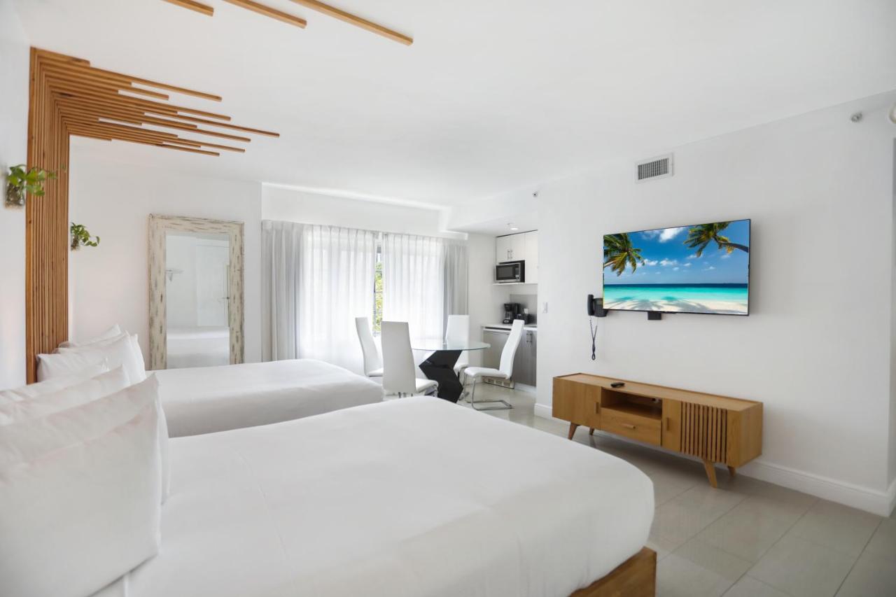 Premium Family One-Bedroom Suite with Kitchen at Hotel Belleza