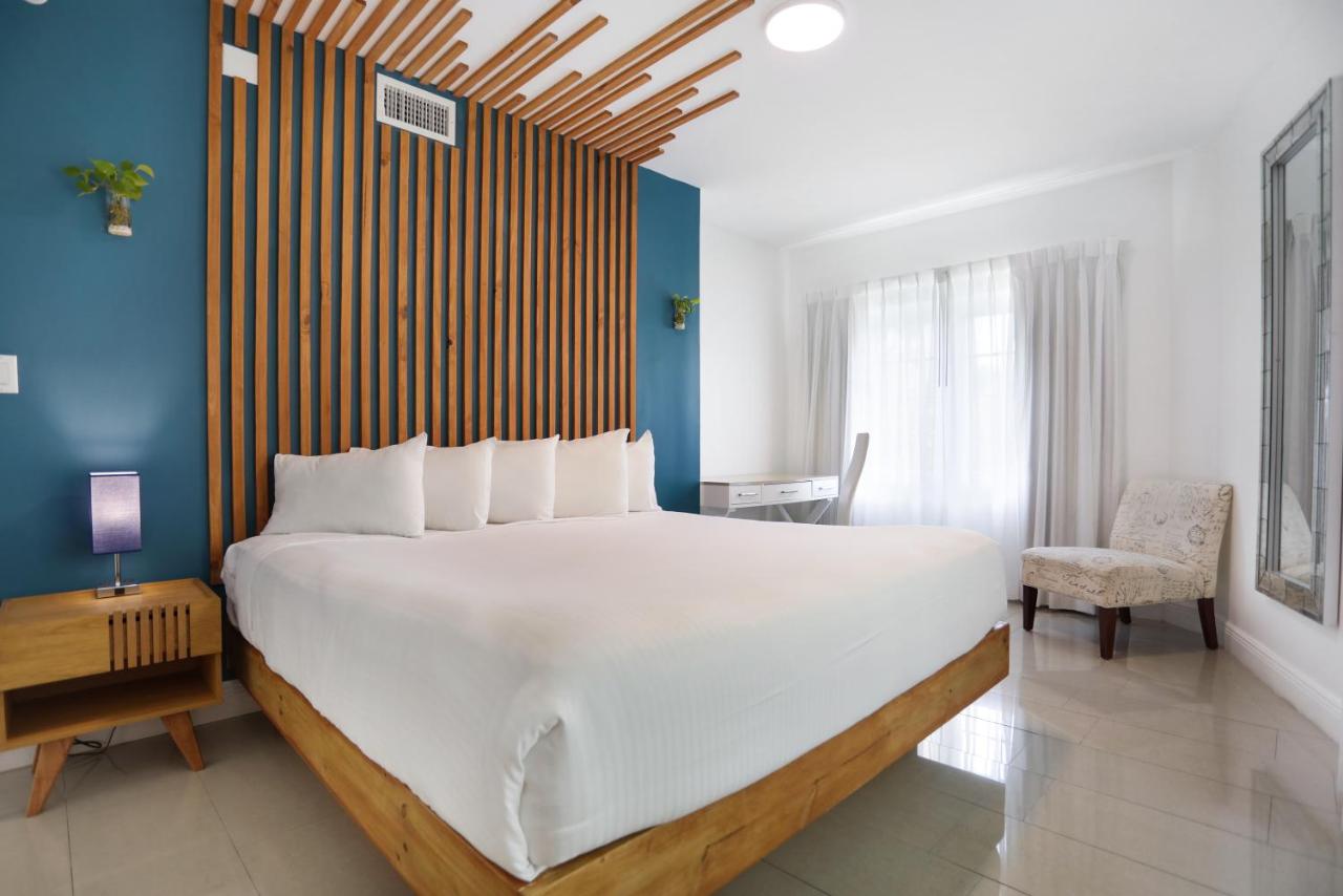 Premium Family One-Bedroom Suite with Kitchen at Hotel Belleza