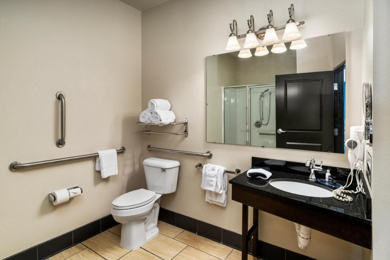 | Park Point Marina Inn