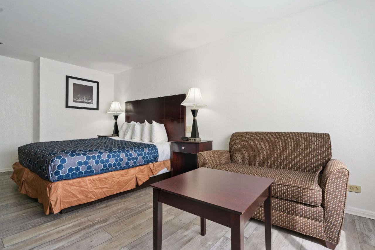 | Best Western Plus Oakbrook Inn