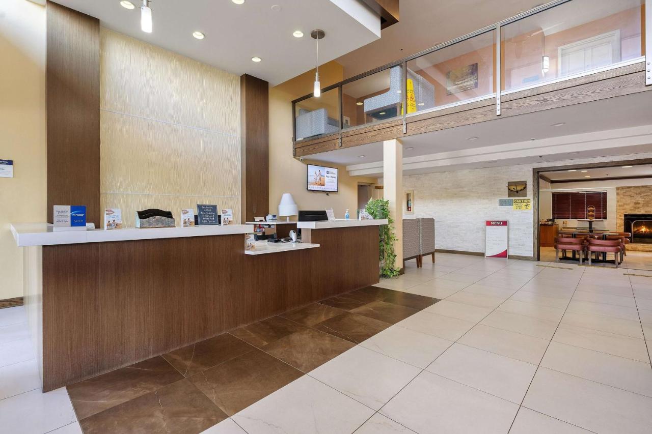 | Best Western Plus Oakbrook Inn