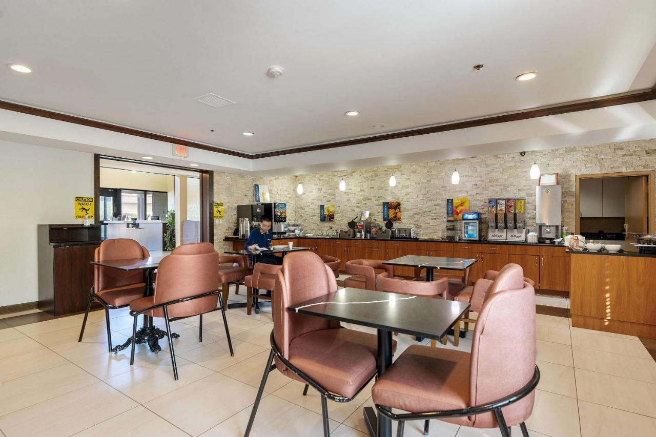 | Best Western Plus Oakbrook Inn
