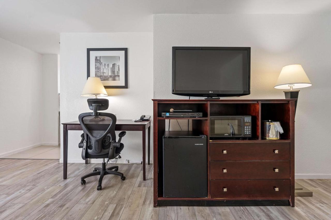 | Best Western Plus Oakbrook Inn