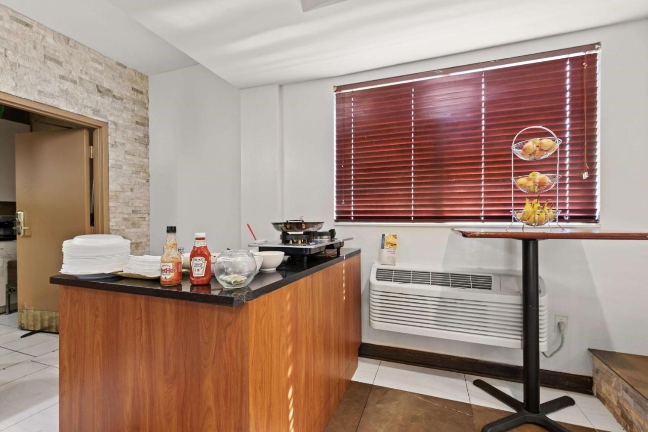 | Best Western Plus Oakbrook Inn