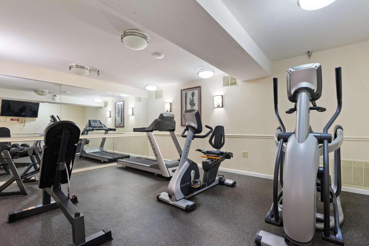 | Best Western Plus Oakbrook Inn