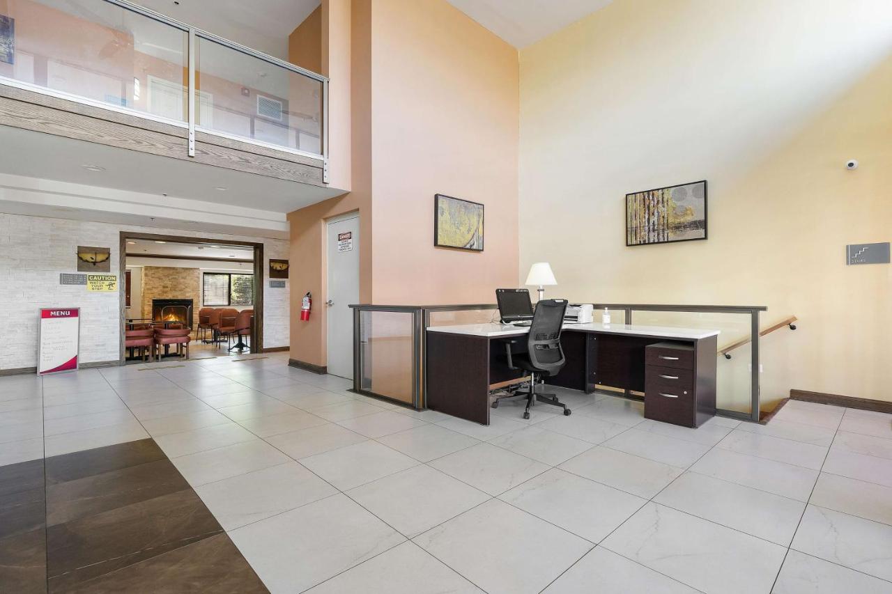 | Best Western Plus Oakbrook Inn