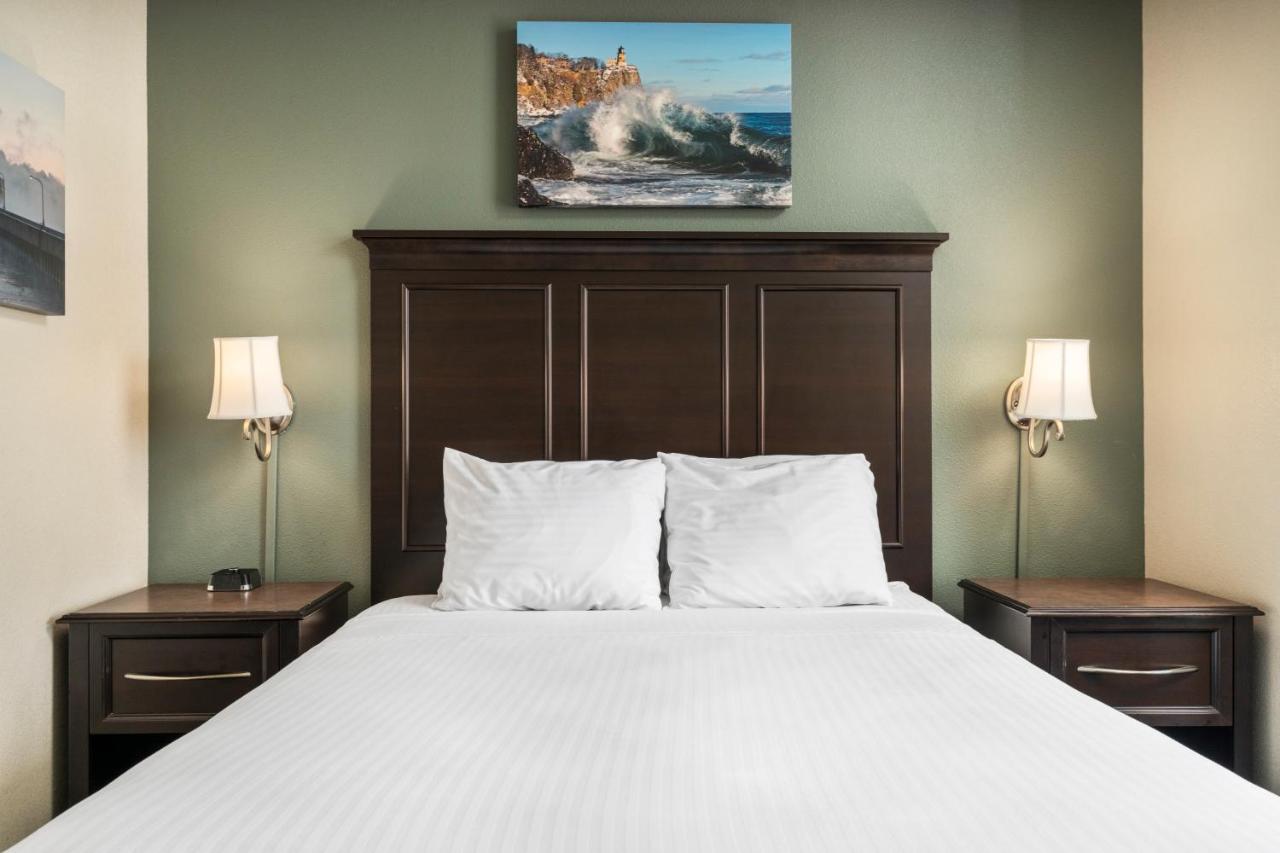 | Park Point Marina Inn