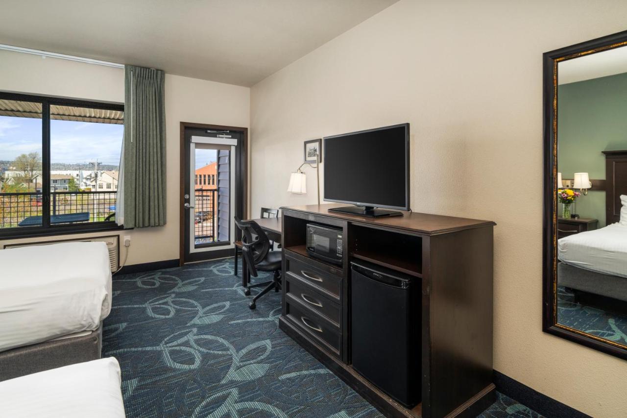 Double Queen Land View at Park Point Marina Inn