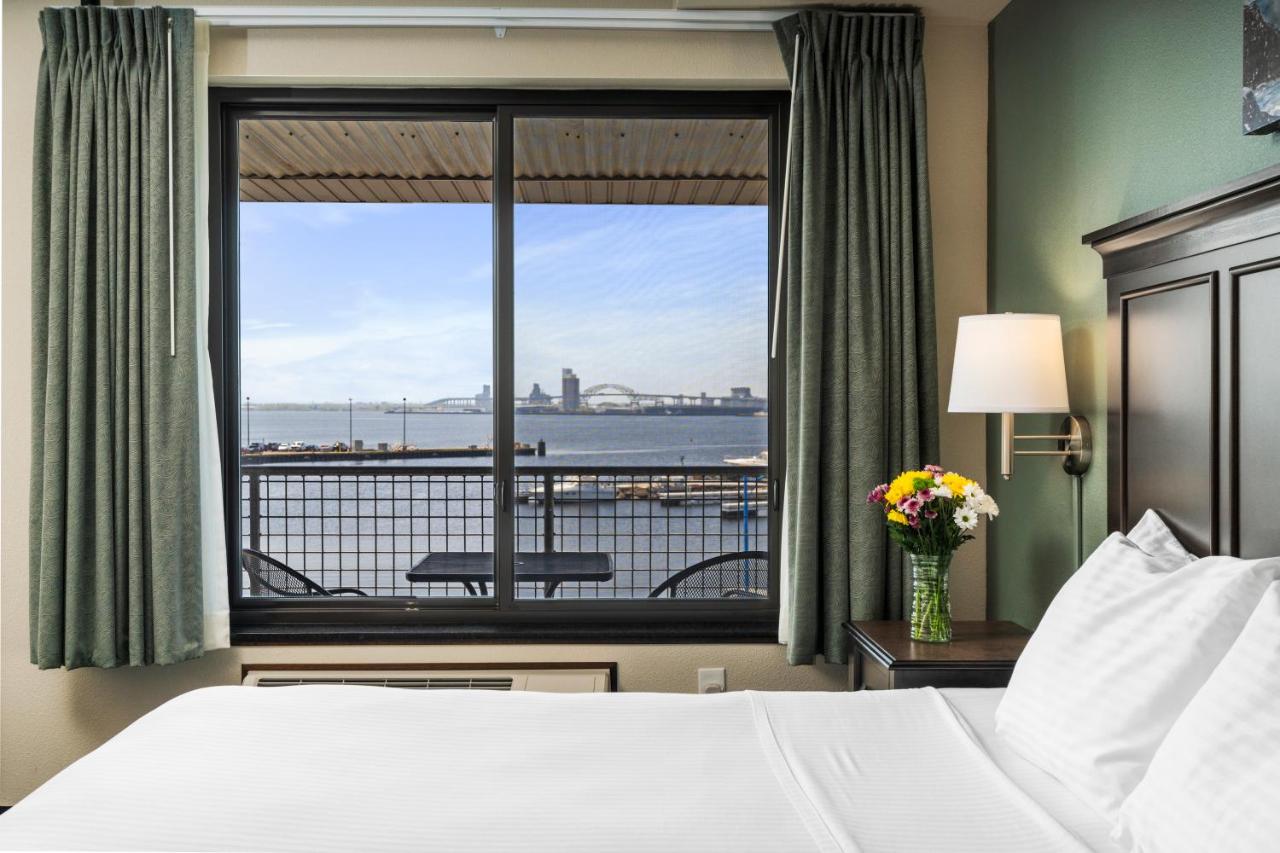 King Harbor View at Park Point Marina Inn